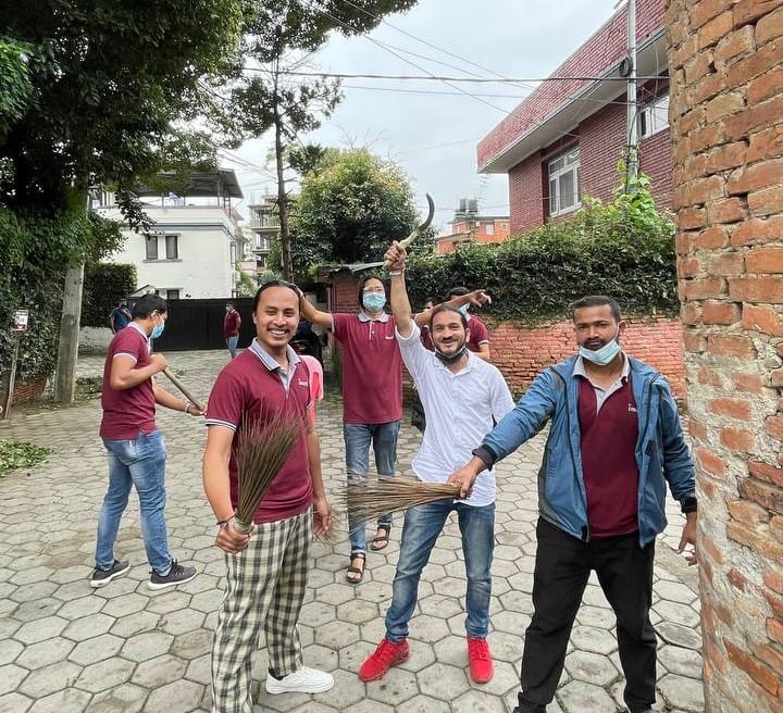 A community cleaning day with the Imark team